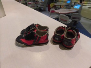キッズ用シューズ
